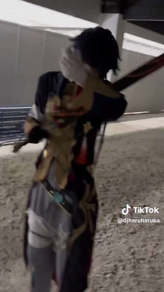 Blade Cosplay: Boosting Attack with Self-Cutting Technique!