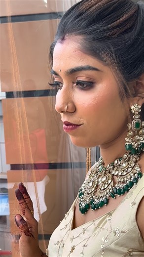 Dayana's unisex salon &make over studio on Instagram: "#makeup #recepción #reels"