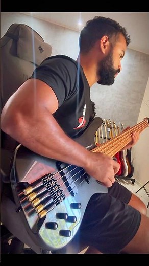 Novo Strinberg Next 5 cordas headless fanned