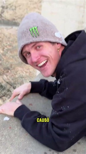 This is what happens if you throw a snowball into the water 🤯