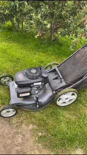 Florencia Poch on Instagram: "MEP1 Vendo! Cortadora de césped a nafta marca honda GCV 160 $ 450.000 (escucho ofertas) 6 meses uso, tiene roto el acelerador pero funciona igual. Se consigue el repuesto. Valor nueva 1.250.000"