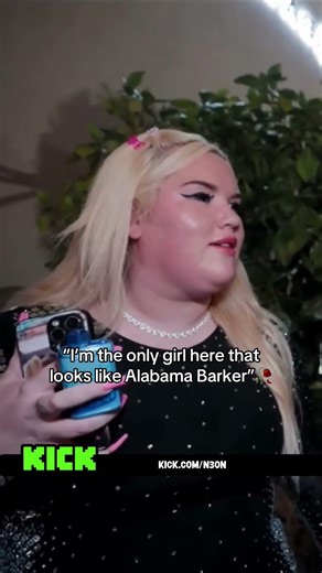 N3ON runs into ALABAMA BARKERS twin💀😭