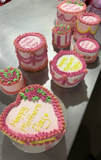 🌸💗 MOTHERS DAY RANGE 💗🌸 #mothersdaycake #mothersday #cupcake #cupcakebox #cupcakebouquet #cupcakebouquets #minicake #vintagecake #bakery #canberra #canberratok