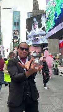 Fushigi Inverted at Times Square!