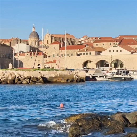 These two tourists will never forget this morning swim with the Old City of Dubrovnik as a backdrop. And with sea temperatures around 26 degrees they looked like they had a great time. 👏👍 | The Dubrovnik Times