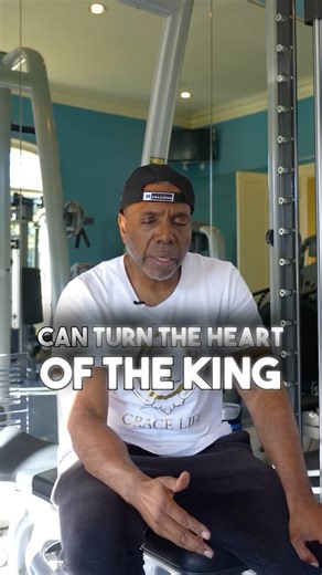 🇺🇸 Prayer for America: Wisdom for Our Leaders 🙏 Today, we lift up America in prayer. Lord, we ask You to touch the hearts of our leaders and those in authority. May they walk in godly wisdom, grace, and integrity. May they choose what is right, serve the people with compassion, and govern in a way that reflects the love and justice of Jesus Christ. 🌟 Turn the hearts of our leaders toward righteousness, so that this nation is set on a better path, rooted in faith and truth. #CrefloDollar #Pra