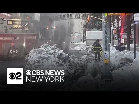 Manhole fire knocks out power for hundreds in Brooklyn