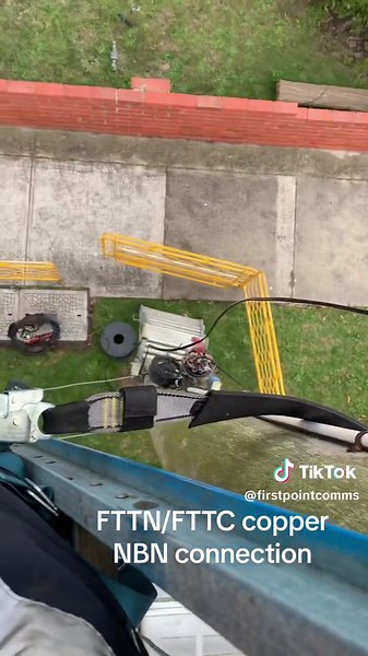 FTTC NBN copper installation. Overhead/aerial NBN connections are still very common 🙂. Not every ‘new connection’ will be an underground line. It’s important to be aware of this, if you renovate or have new cabling installed, in an older home in an older street 👍 #fttc #fttn #fttp #wifi