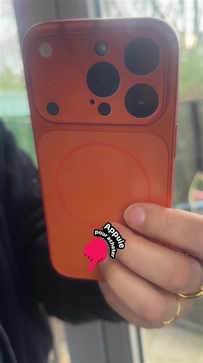 Fonctionne sans problème avec les accessoires MagSafe pour une connexion et une utilisation sans obstruction. Compatible avec divers modèles d’iPhone de 13 Pro Max à 17 Pro Max Plus Présente une couleur orange Staryu saisissante, ajoutant un aspect unique et accrocheur à votre téléphone Conçu pour résister à l'usure quotidienne, garantissant une utilisation durable Offre une protection intégrale de l'objectif, protégeant ainsi l'appareil photo des rayures et des dommages Conçu pour résister aux 