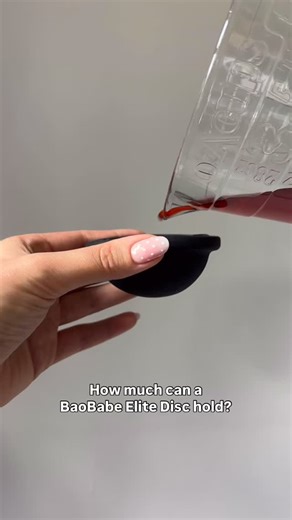 Tampons vs. our reusable disc - which handles heavy flows better? Let’s talk numbers: the Baobabe Disc holds the equivalent of 4 super tampons in one go. Less changing, more comfort, and way less waste. It’s no surprise discs are a go-to for heavy bleeders. | BaoBabe Menstrual Products South Africa