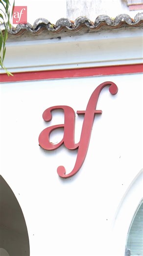 Aliança Francesa Recife on Instagram: "Um ensino consistente começa por uma equipe pedagógica bem preparada. Na Aliança Francesa Recife, os professores passam por formações contínuas e atualizações constantes para acompanhar as evoluções do ensino da língua francesa. Esse trabalho garante aulas alinhadas aos padrões internacionais e focadas no desenvolvimento real do aluno, da compreensão à comunicação. Quer aprender francês com uma equipe reconhecida internacionalmente? Acesse o link da bio e s