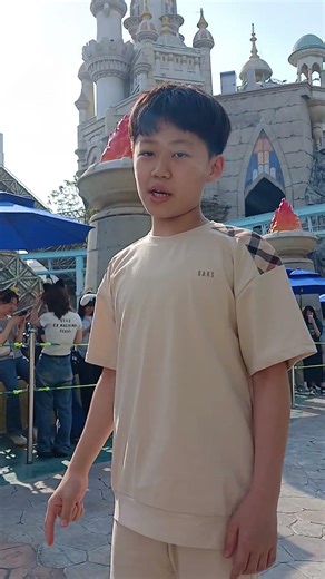 Minjun → Eva | Having Fun at Lotte World Adventure with My Friend! 🎢🎡 (EP.131)