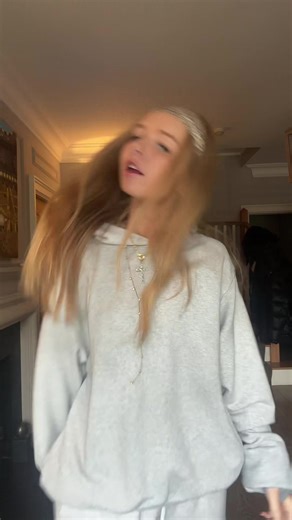 vlogs and plogs (@sophyandlucie)’s videos with original sound - 𝓪𝓿𝓮𝓻𝔂✖️