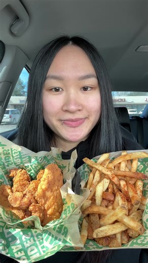 WINGSTOP my favorite hot honey rub and the fries with cajun seasoning TOO good 🥵 #mukbang #cedeseats #eating #wingstop #eat @Wingstop