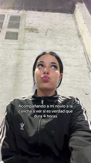 Video de SIMONA🖤 (@simovianii) relacionado con “couple at baseball game”