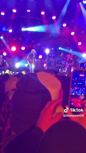 Jason Aldean's new song, Anytime Soon being performed live at Nashville's New Year's Eve event #jasonaldean #anytimesoon #nashville #jasonaldeansrooftopbar #country @Jason Aldean @Jason Aldean official @Jason Aldean’s @Jason Aldean Fan Page @Jason Aldean fans page