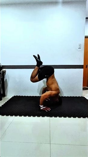 Easy Headstand for beginners #bodyweightexercise #calisthenics #siglathenics #headstand #motivation