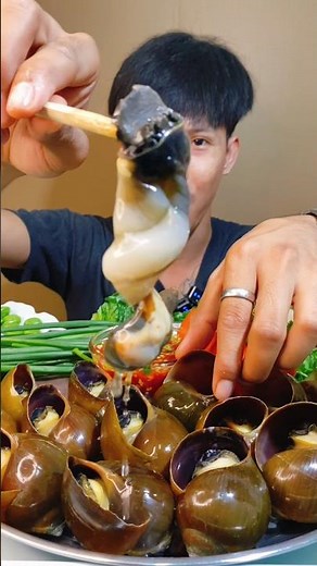 The Ultimate Crunch! Eating Giant Thai Apple Snails 🐚🔥