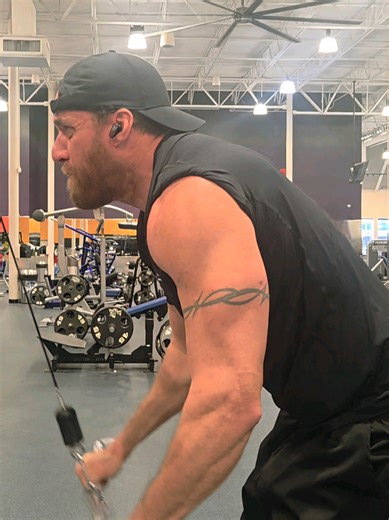 Straight bar cable pushdowns heres another set of these. Last video got no views:( even worse: day off from gym today #triceps #workout #gym #bulking #Fitness