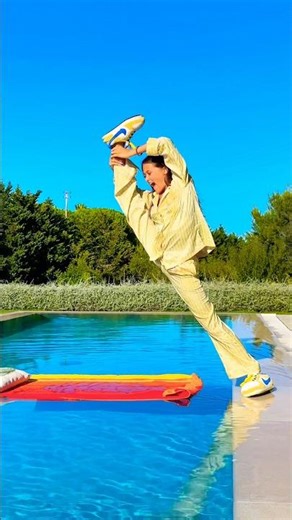 Would You Sleep in a Pool? 😂‪@ioanna_twin‬