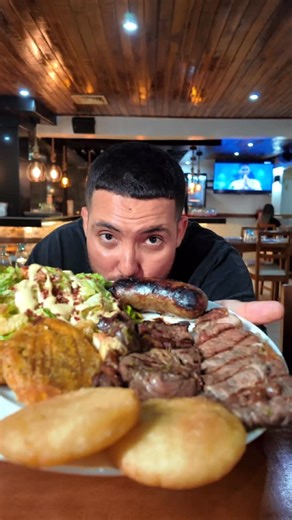 Visitando un restaurante de carne en Maracaibo 🔥 @restaurantelcebu es un local que tiene más de 16 años y hoy vamos a ver cómo es el merequetengue ¡aquí pueden ver toda mi aventura. 📌 Maracaibo, Calle 76 con Av. 11 📝 7- 9 #unturistax #maracaibo #comida #restaurant #parati | José Alejandro Croes-Csx