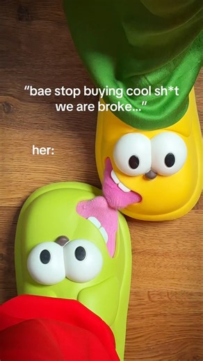 The perfect matching slides for couples 🥰 #kissingslippers #couplecomedy #matchymatchy | SoleMates Slides