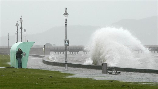 Dublin weather: Eowyn to bring 'destructive' wind, red alert & schools close