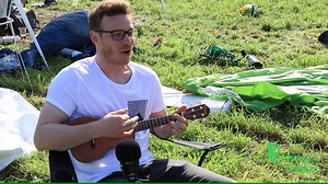 Liebes #hurricaneswimteam, Ihr habt uns am Wochenende das eine oder andere Mal überrascht, wie gelassen Ihr mit den zahlreichen Widrigkeiten umgegangen seid und immer Eure gute Laune behalten habt! Beweis gefällig? Dann checkt mal den offiziellen Beck's Camp FM Festivalsong aus, der durch Eure tatkräftiger Unterstützung getextet wurde (aus mehr als 1.000 WhatsApp Nachrichten) und mit Hilfe von unseren lieben Kollegen vom LEISE/laut - Musik Blog nun auch ein eigenes Musikvideo spendiert bekommen 