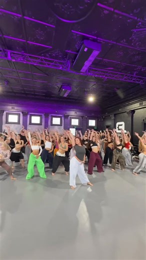 Maycee Steele on Instagram: "The solo heard around the world LOLLLL. Had to hit this after my first two classes in Sydney, AUS!! So full circle getting to dance this with so many cuties on the other side of the world. Can’t wait for the rest of the week 🥹 thank you @_jwda_ !!"