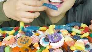 ❤️SAS❤️ on Instagram: "ASMR EATING SOUNDS. Since I won’t be here for Halloween I thought it would be a good idea to eat these now 😂😂😂. . . . . . . #asmr #asmrfood #asmreating #asmreatingsound #eatingspunds #mukbang #mukbangasmr #youtube #letseat #candy #halloweencandy #gummy #sugar #sweettooth"