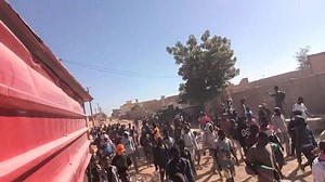 NIGER 🇳🇪 Le cri de détr*esse des Ivoiriens 🇨🇮bl0qués au Niger refoulé depuis Algérie 🇩🇿 Depuis maintenant 2 à 3 ans, des centaines de ressortissants ivoiriens vivent un véritable calvaire au Niger. Aujourd'hui, leur c0lère éclate à travers des manifestations où ils interpellent directement le gouvernement de Côte d'Ivoire 🇨🇮 MAXIMUM DE PARTAGE 🙏🏿 | L'actualité
