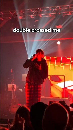 JVKE performs “this is what heartbreak feels like” on stage #jvke #heartbreak