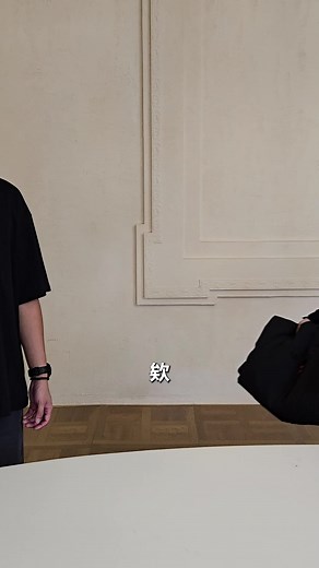 怕冷的人必收❄️七合一衝鋒衣2.0真的很誇張‼️ 全能型冬季外套👉你要的7大機能一次到位🔥 🛒>> https://oneboy.tw/YC2BI 🔰必看！7 大核心機能看這： 1️⃣防潑水最高等級5級，遇小雨不怕濕 2️⃣防油5.5級，一擦即淨✨ 3️⃣防污2.5級，灰塵、髒污不易附著 4️⃣機能防風，有效抵禦寒風🌬️ 5️⃣耐磨45000萬轉無紗線斷裂 6️⃣蓄熱CLO值達1.82，體感保溫更持久 7️⃣石墨烯內裏升溫 8.14°C🌡️越穿越暖 🔥四段式智能升溫 暖度隨你調！ 腹部兩側、背部、腰部 (共4片發熱片) 🔴紅色： 29.8°C | 🟣紫色： 28.6°C 🟢青色： 27.3°C | 🔵藍色： 21°C 冷到什麼程度，就開到什麼程度！ 一件搞定出國、露營、通勤騎車超方便🔥 男女款都有 顏色超多✨(尺寸S-2XL) 官網下單>> https://oneboy.tw/YC2BI | ONE BOY