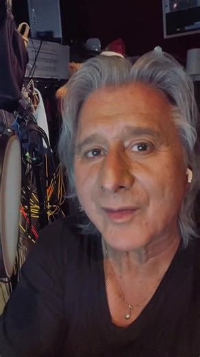 Steve Perry's Holiday Wishes from the Recording Studio