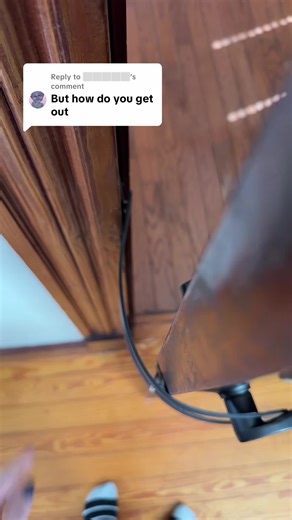 Replying to @⬜️⬜️⬜️⬜️⬜️ unhook the little latch 👍🏻