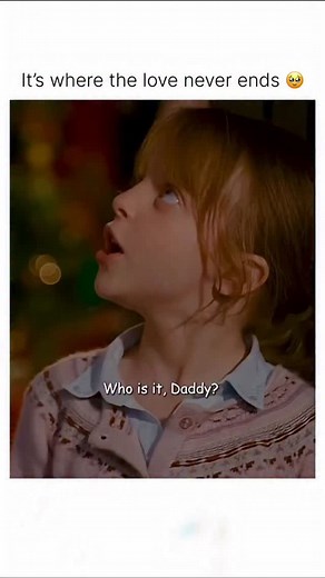 saramfilms_5 on Instagram: "The Holiday (2006) is a heartwarming romantic comedy directed by Nancy Meyers. The story follows two women from different parts of the world—Amanda (Cameron Diaz), a successful but stressed movie trailer producer in Los Angeles, and Iris (Kate Winslet), a kind-hearted journalist in England who suffers from unrequited love. Both women, weary from heartbreak, decide to swap homes for the holiday season through an online exchange program. In England, Amanda unexpectedly