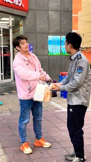 🔥 He's a good person, truly worthy of respect.#meaningoflife #respect #shorts