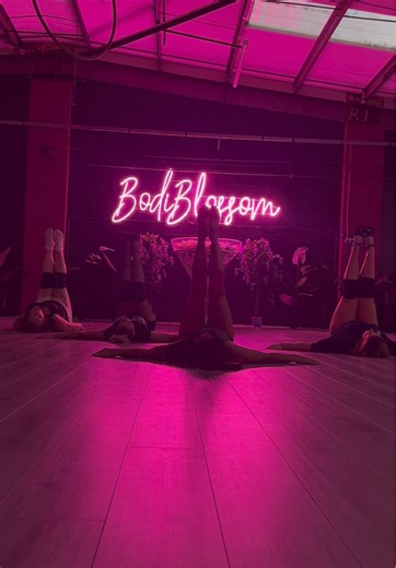 Loved creating this burlesque inspired floor based sexy dance routine 🔥 #burlesque #burlesqueclass #burlesquedancer #floordance #heelsdance