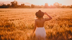 How to Wear a Backless Dress With a Normal Bra