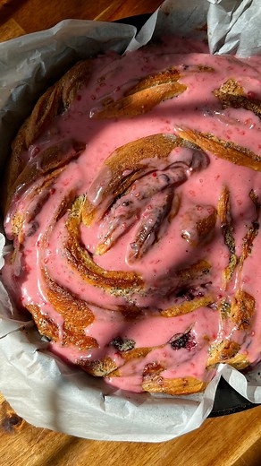 GIANT RASPBERRY LEMON POPPYSEED MORNING BUN Every morning please 🤌 Recipe below OR comment ‘LEMON’ to get it sent to you 💗 #Recipe Details: Dough: - 4 cups (520g) AP flour - 2 1/2 tsp (10g) instant yeast - 1/4 cup (55g) granulated sugar - 2 tbsp (18g) poppyseeds - 1/2 tsp (3g) salt - Zest of 1 lemon - 1 cup (240ml) milk - 1/3 cup (76g) salted butter, almost melted - 2 eggs, room temp - 1 tsp (4g) vanilla extract Lemon Poppyseed Butter/Filling: - 1/2 cup (113g) salted butter, room temp - 3/4 cu