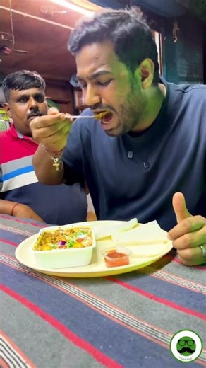 Gujarat ki Unique Pizza Paneer Subzi 😱 | Veggie Paaji #foodshorts #streetfood