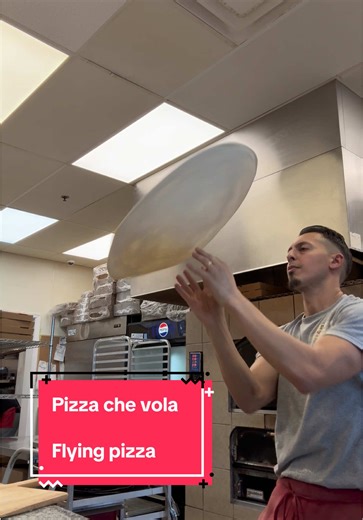 Flying pizza #italia #fyp #foryoupage #viral #trending