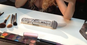 Lora a luat viata in piept la 22 de ani: “Am plecat spre Bucuresti cu bani de drum, hainele de pe mine si maximum doi lei in plus” - WOWbiz.ro