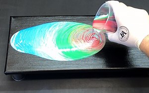 【流体画】一杯颜料即一幅画 看油管1000万播放的德国艺术家玩转色彩