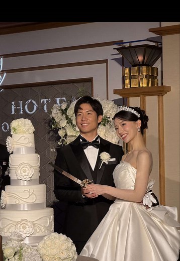 2025.09.28🏨 無事に結婚式を執り行うことができました🕯️🕊️🫧 私の人生に欠かせない大切な方々が一堂に集まるこの景色をみれたことが、言葉にならないほど幸せでした😭🕊️ 本当にありがとうございます🫧 結婚して4年目になりますが、結婚式を通して改めて夫へ感謝の気持ちでいっぱいになった🫶🏻 これからも私たちらしく、家族3人で楽しく過ごしていこうね👰🏻‍♀️🤵🏻‍♂️ #結婚式#挙式#wedding#帝国ホテル