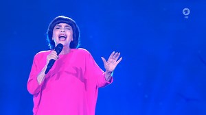 68K views · 2.8K reactions | 拾Ihr Auftritt war mit Sicherheit eines der Highlights in der "Beatrice Egli Show" am vergangenen Wochenende. Hier noch einmal zum Genießen, die wunderbare Mireille Mathieu mit dem Medley ihrer besten Songs ♥♥ | ARD Schlagerwelt | Facebook