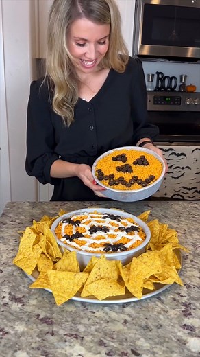 2M views · 8.1K reactions | Spider and Pumpkin Chip Dip ️ !! I have been making this 7 layer dip (really 6) for years!! It’s always my go to when I need to bring a yummy dish! People always rave about how yummy it is! And Guys it’s so EASY to make! - refried beans- avocados and mild salsa (salt to taste)- sour cream - mild salsa - cheese - olives - chips Enjoy!! #happyhalloween #halloween #ideas #7layerdip #halloweenfood #halloweebideas #halloweenfood | Brookie Cookie | Facebook