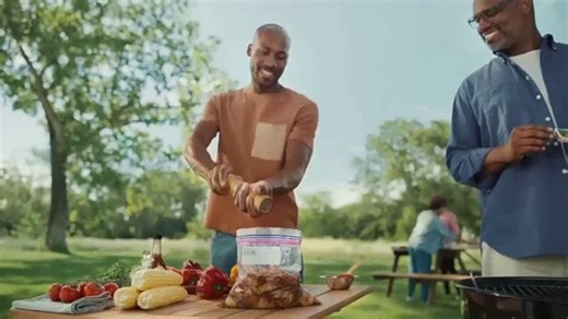 Ziploc TV Spot, 'Stay Open Design for Easy Filling'