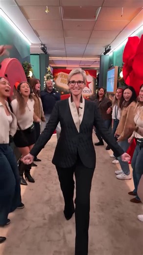 E! The Rundown on Instagram: "Jane Lynch’s spirit tunnel on The Jennifer Hudson Show was so golden, we’re begging to see her on DWTS! Just like we’re awaiting @erinlimrhodes debut 🤩 #therundown #037"