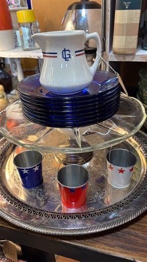 Lakeside Farm Finds - Jen Melton | Vintage red, white and blue decor!❤️🤍💙 Sweetwater Antiques | Knoxville Tennessee | Nashville | Chattanooga | Antique Booth | winter |... | Instagram
